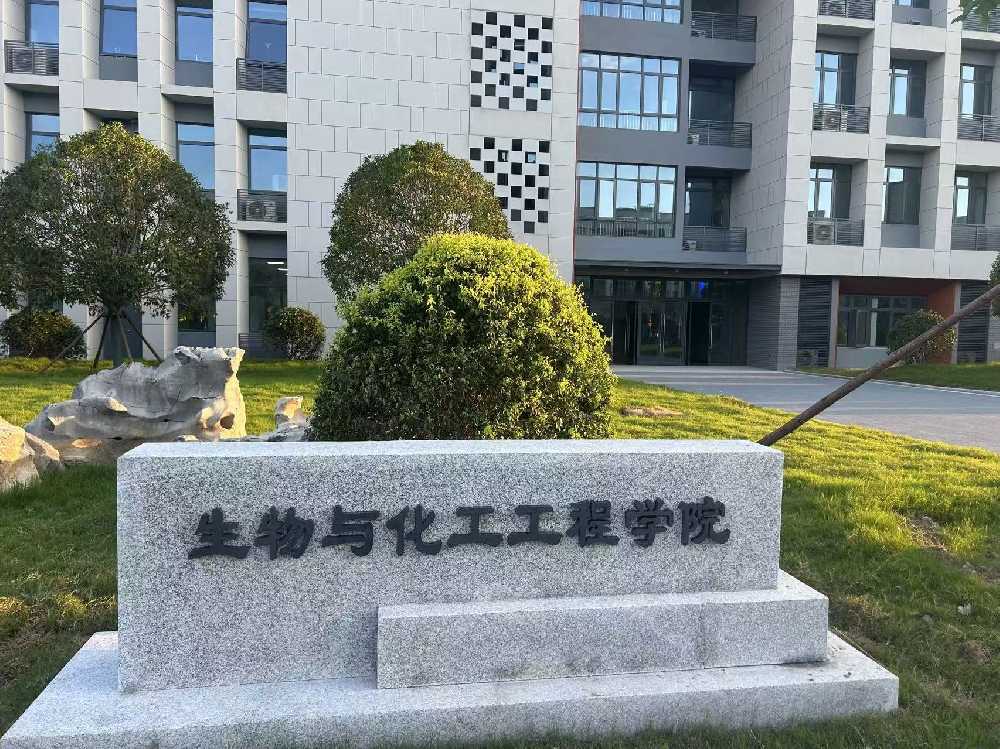 南昌县扬州职业大学体育场高杆灯项目